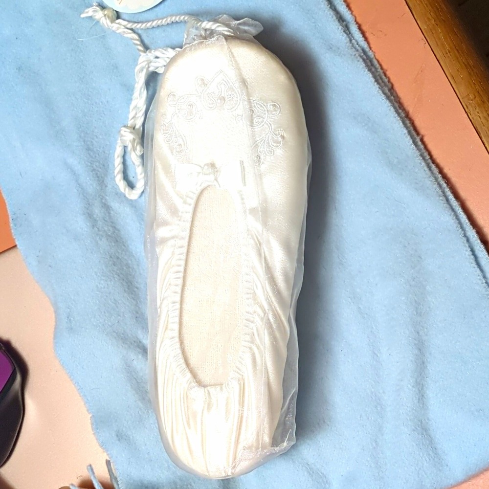 Victoria Lynn Wedding Slippers Women's 9 White Satin Slip-On Ballet Bow VL1194W